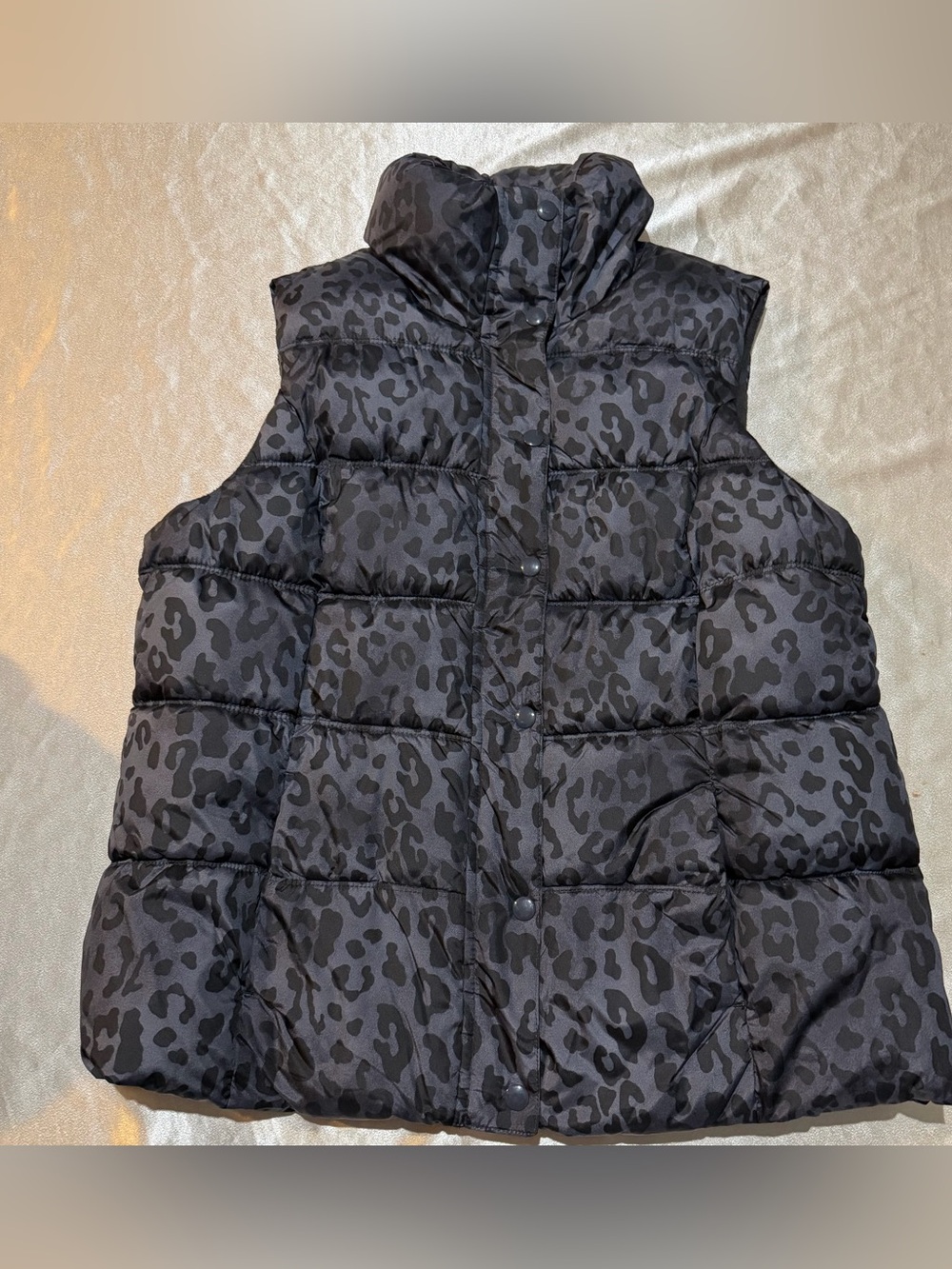 Old Navy Women's Gray Leopard Print Fleece Lined Puffer Vest Size L